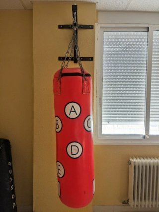 Saco de boxeo con soporte