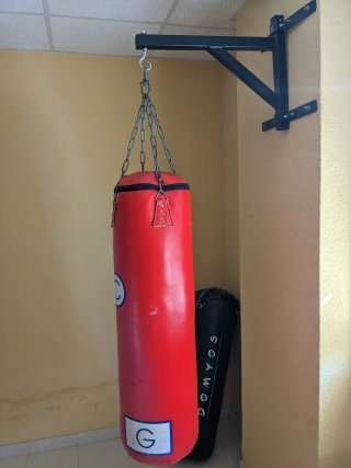 Saco de boxeo con soporte