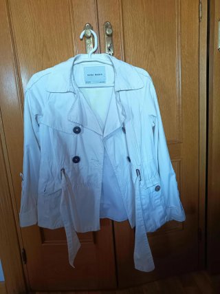 Cazadora gabardina Zara blanca