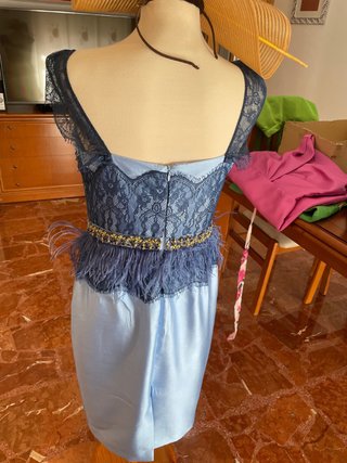 Vestido de fiesta azul y dorado