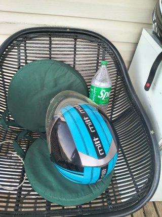 Casco de moto azul y negro