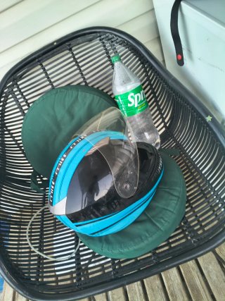 Casco de moto azul y negro