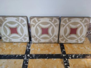 Baldosas hidráulicas antiguas decoradas