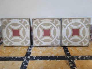Baldosas hidráulicas antiguas decoradas