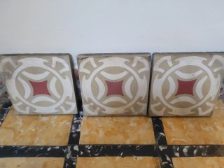 Baldosas hidráulicas antiguas decoradas