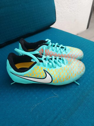Botas de fútbol Nike Talla 33