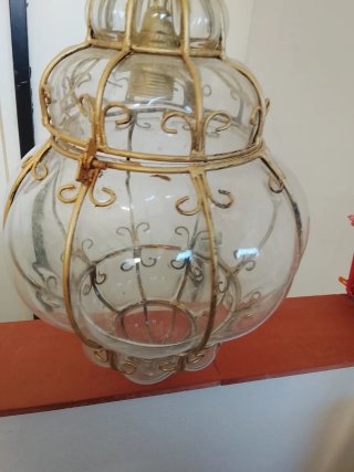 Lámpara de cristal dorada