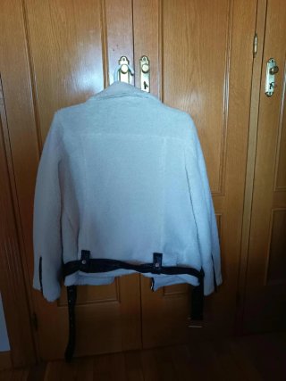 Cazadora pelito blanca