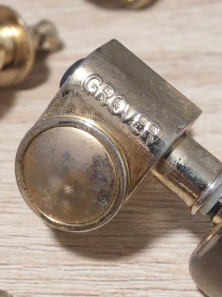 Clavijeros Grover Dorados 3+3