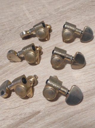 Clavijeros Grover Dorados 3+3