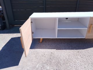 Mueble TV moderno blanco y madera