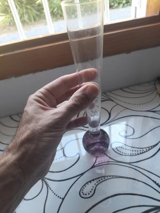 Florero de cristal morado