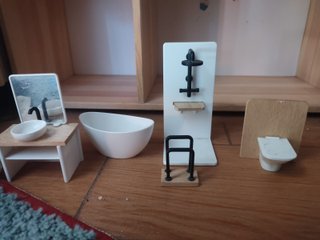 Casita de muñecas con muebles