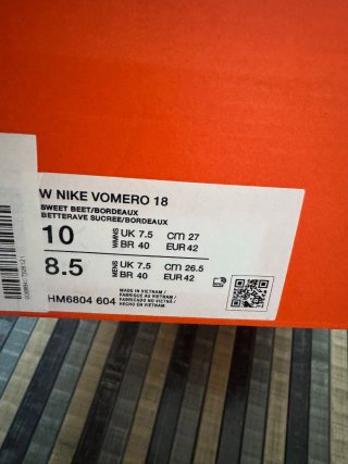 Nike Vomero 18 HM6804-604 Beet/Bordeaux Talla 42