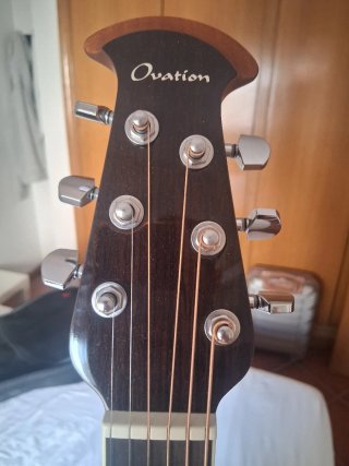 Guitarra Electroacústica con Funda