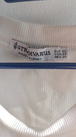 Camiseta tirantes Stradivarius blanca.