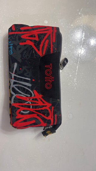 Mochila Totto con diseño graffiti