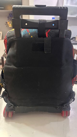 Mochila Totto con diseño graffiti