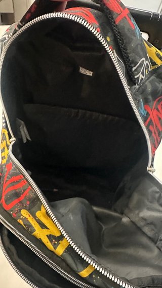 Mochila Totto con diseño graffiti