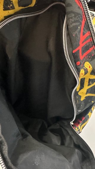 Mochila Totto con diseño graffiti
