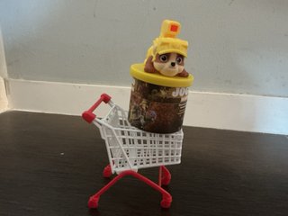 Carrito de la compra y figuras Burger King
