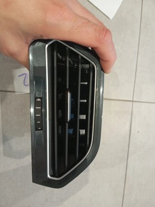 Aireador derecho Volkswagen Tiguan 5na mk2