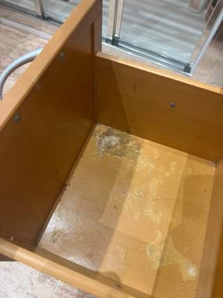 Mueble de baño de madera con cristal