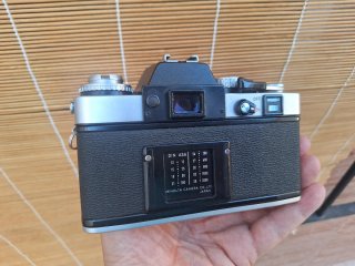 Minolta XE-1 con objetivo 50mm f/1.7