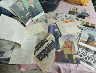Documentos, fotos y periódicos históricos
