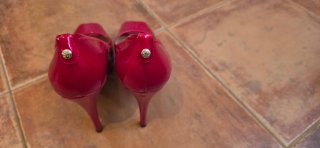Zapatos de tacón Stuart Weitzman rojos