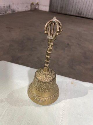 Campanella in ottone con manico decorato