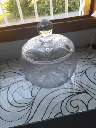 Ponchera Antigua de Cristal Tallado