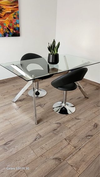 Mesa de cristal y 6 sillas modernas