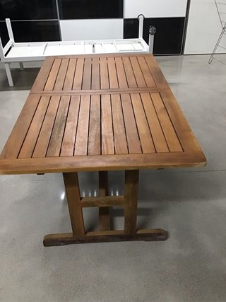 Mesa de madera para exterior