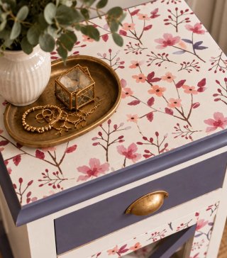 Mesita Auxiliar Floral Morada y Blanca