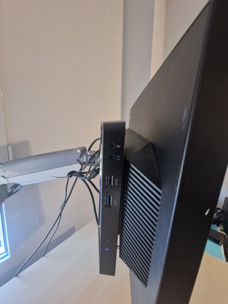 2 Monitores Lenovo 22 con soporte doble