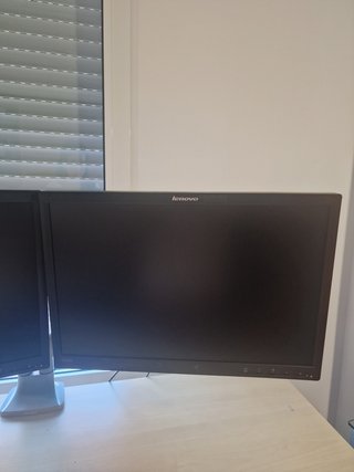 2 Monitores Lenovo 22 con soporte doble
