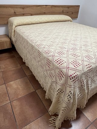 Colcha ganchillo hecha a mano beige/rosa