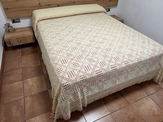 Colcha ganchillo hecha a mano beige/rosa
