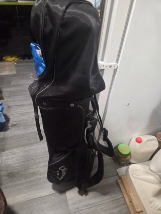 Set. Bolsa con palos de golf