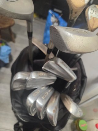 Set. Bolsa con palos de golf