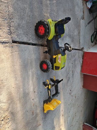 Tractor de pedales Claas Juguete