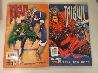 Lote con 12 comics manga.