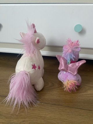 2 Peluches Unicornio pequeños en buen estado
