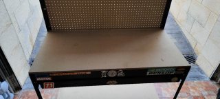 Banco de trabajo con panel perforado
