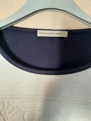 Camiseta Purificación García Blanca y Azul