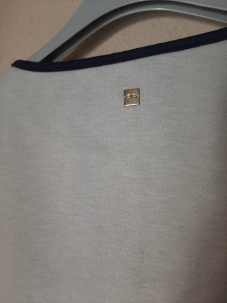 Camiseta Purificación García Blanca y Azul