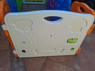 Parque infantil vallas de colores