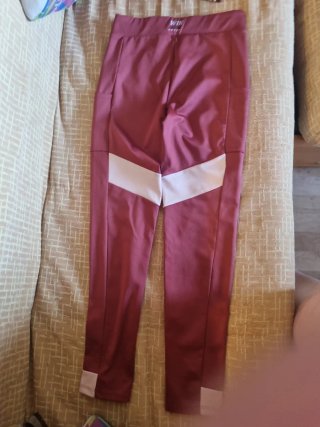 Mallas deportivas rosas y granate