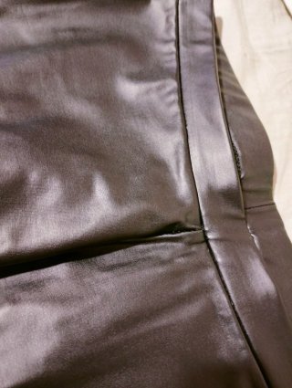 Pantalones efecto piel negros